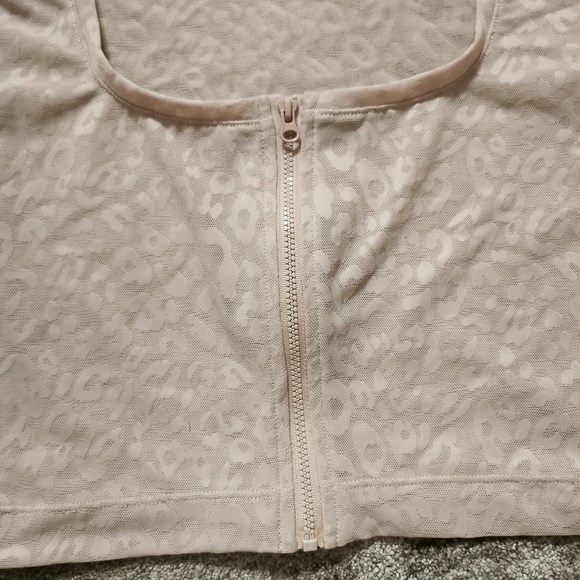 Victoria Secret Performance Lace Mesh Crop and Legging Set - Picture 6 of 9